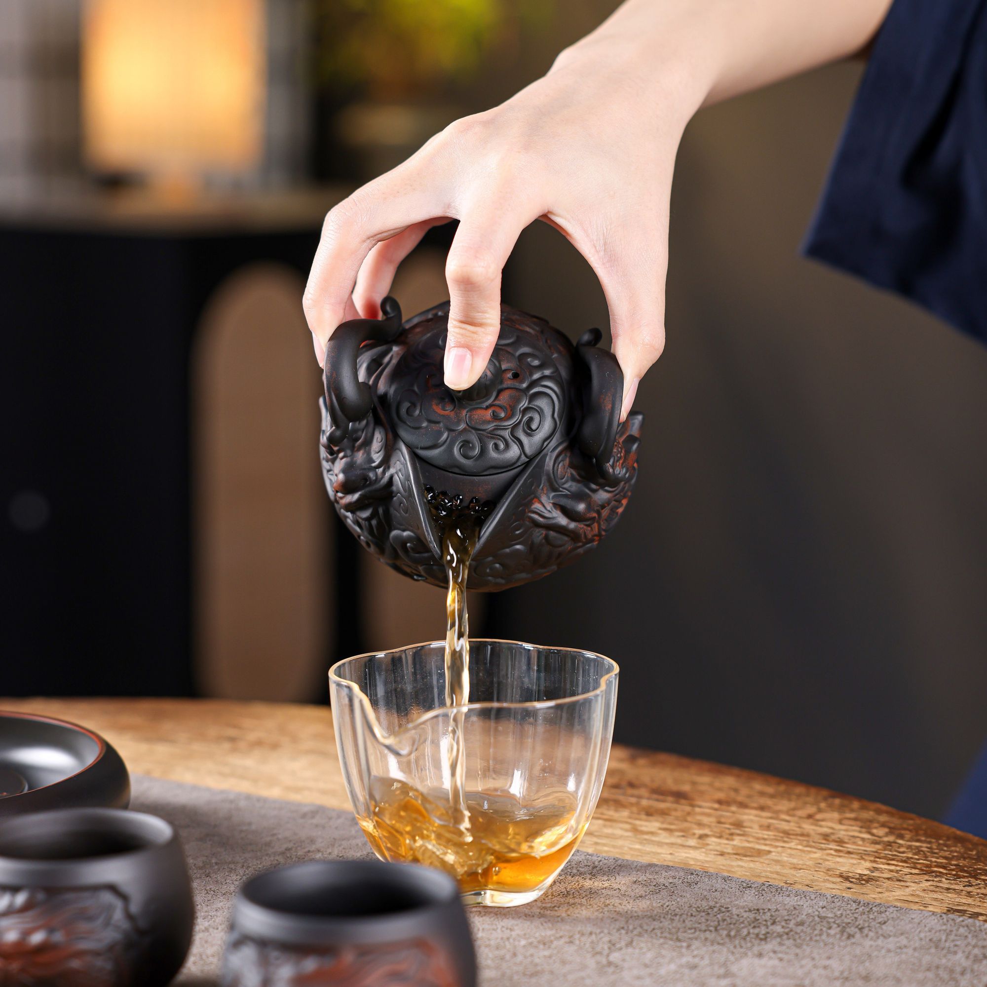 「紫陶手抓龍壺，飛龍紫陶壺」—— 匠心雕琢，龍韻茶香，一壺傳承千年工藝！​